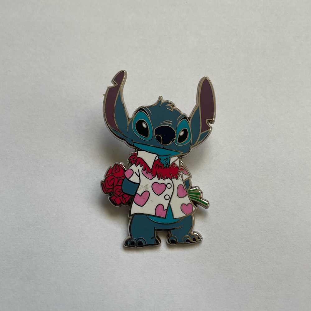 Disney Park Pin Trading Paris Stitch Heart Love Enamel Pin
